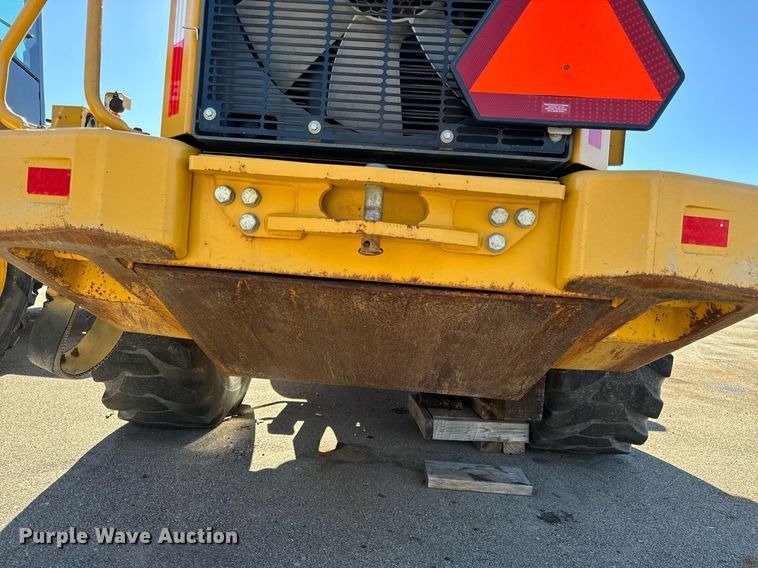 image for item NU9354 2005 John Deere 444J wheel loader