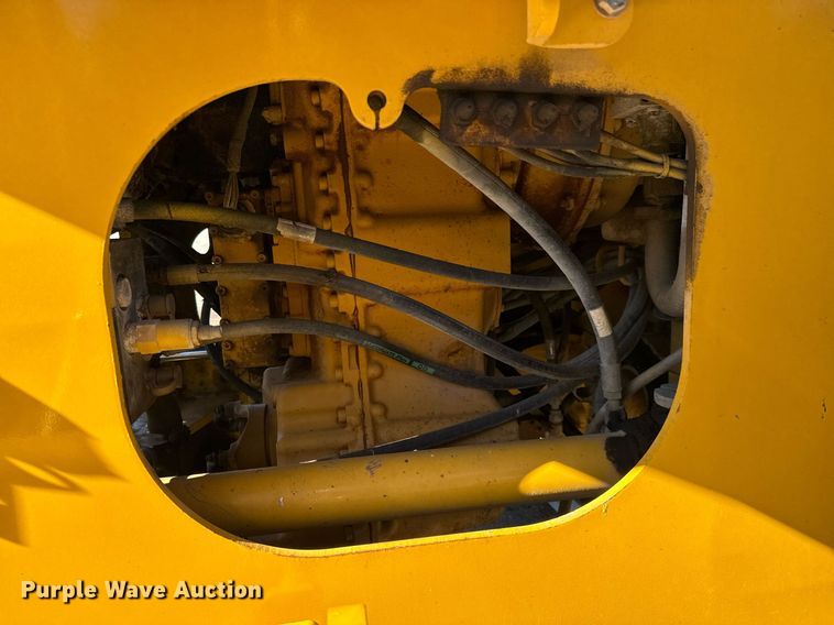 image for item NU9354 2005 John Deere 444J wheel loader