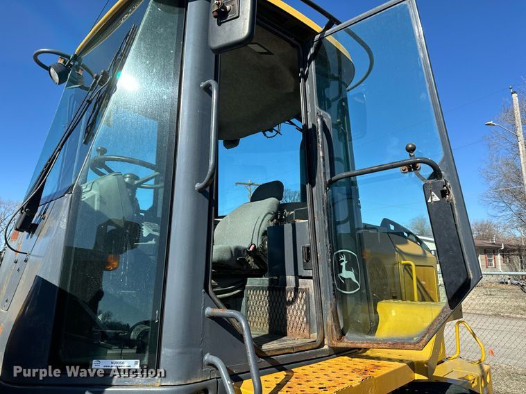image for item NU9354 2005 John Deere 444J wheel loader