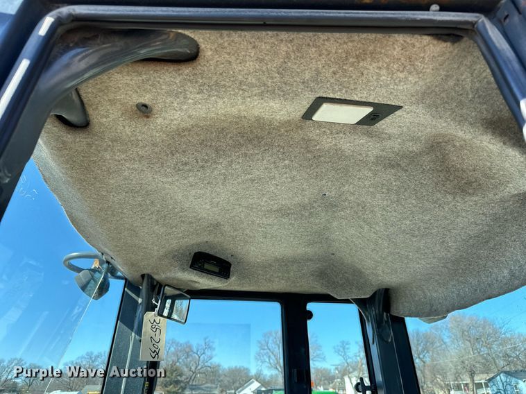 image for item NU9354 2005 John Deere 444J wheel loader