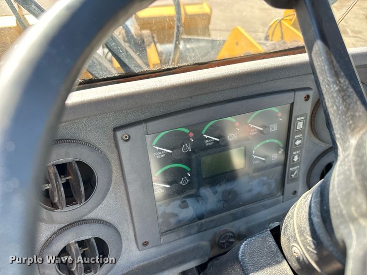 image for item NU9354 2005 John Deere 444J wheel loader