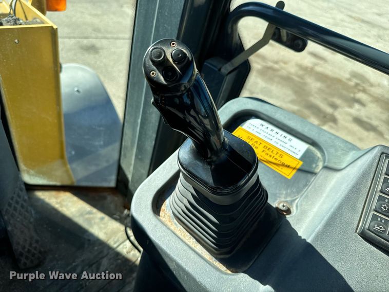 image for item NU9354 2005 John Deere 444J wheel loader