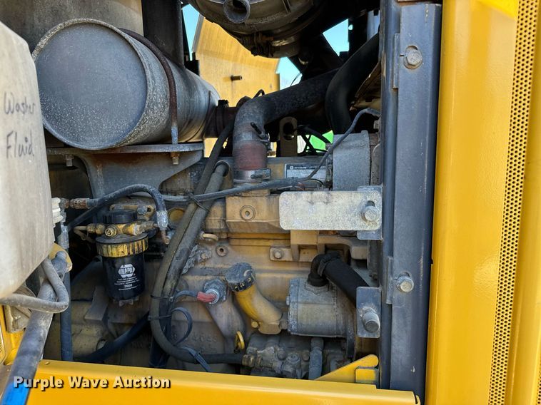 image for item NU9354 2005 John Deere 444J wheel loader