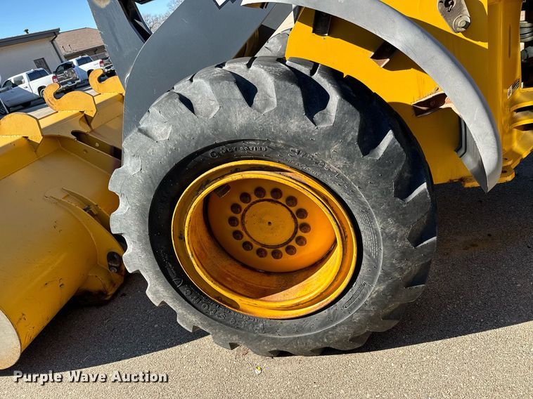 image for item NU9354 2005 John Deere 444J wheel loader