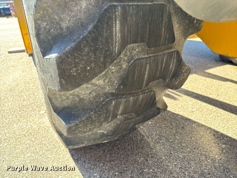 image for item NU9354 2005 John Deere 444J wheel loader