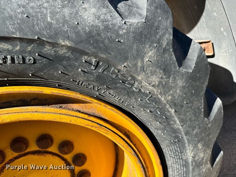 image for item NU9354 2005 John Deere 444J wheel loader