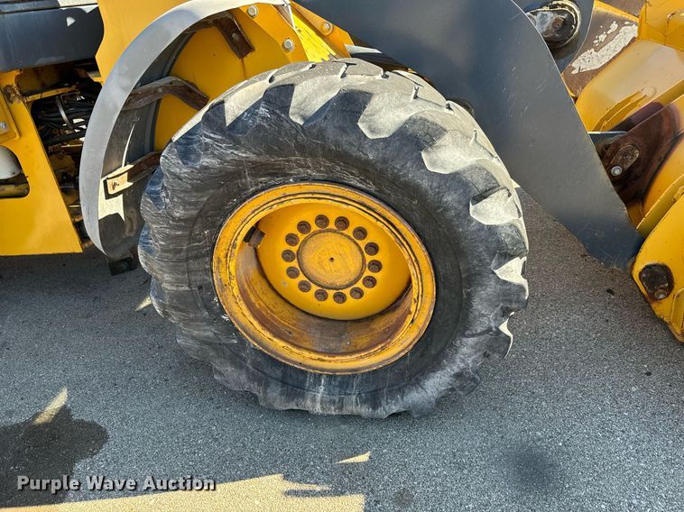 image for item NU9354 2005 John Deere 444J wheel loader
