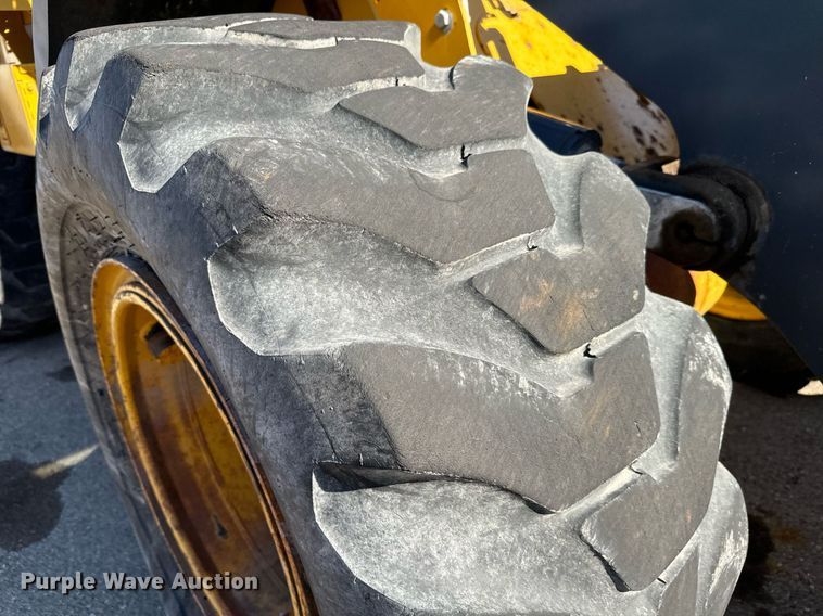 image for item NU9354 2005 John Deere 444J wheel loader