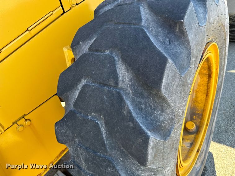 image for item NU9354 2005 John Deere 444J wheel loader