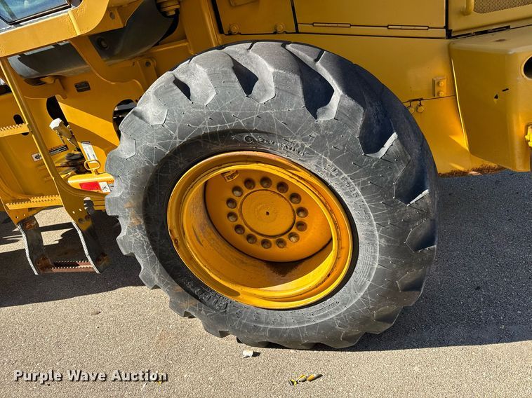 image for item NU9354 2005 John Deere 444J wheel loader