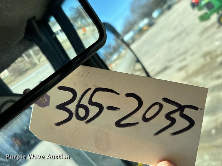 image for item NU9354 2005 John Deere 444J wheel loader