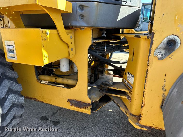 image for item NU9355 2007 John Deere 624J wheel loader