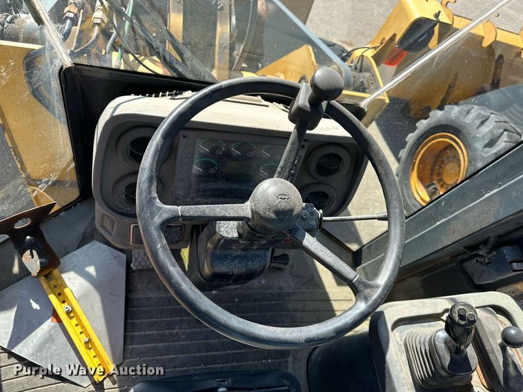 image for item NU9355 2007 John Deere 624J wheel loader