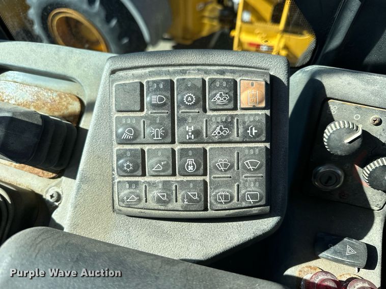 image for item NU9355 2007 John Deere 624J wheel loader