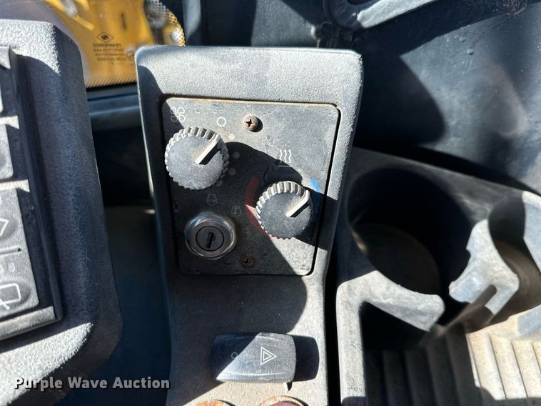 image for item NU9355 2007 John Deere 624J wheel loader