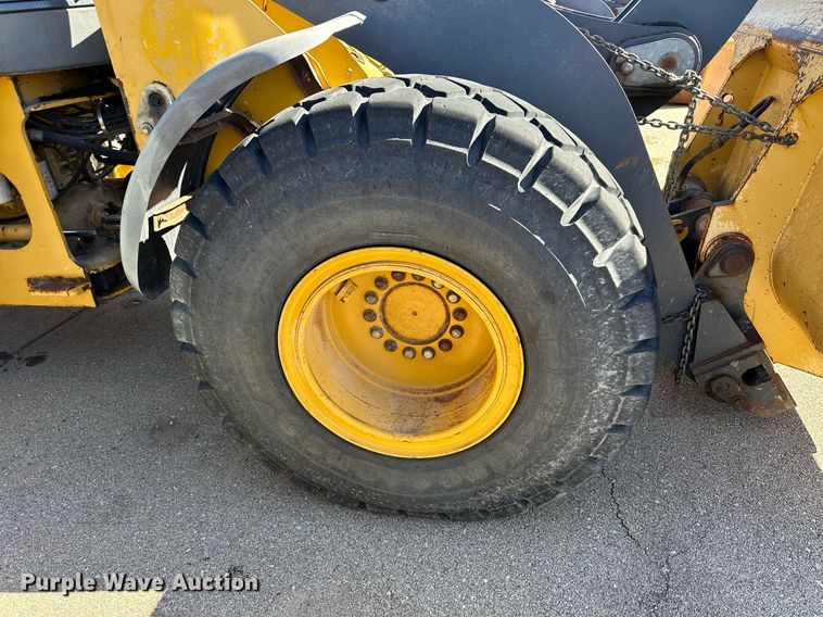 image for item NU9355 2007 John Deere 624J wheel loader