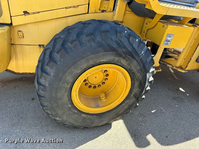 image for item NU9355 2007 John Deere 624J wheel loader