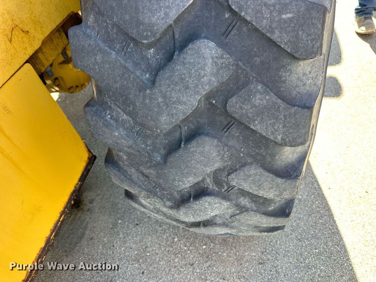 image for item NU9355 2007 John Deere 624J wheel loader