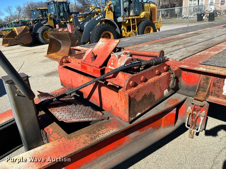 image for item NU9356 2006 Trail-Eze TE401 tilt deck equipment trailer