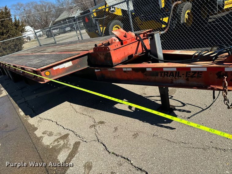 image for item NU9356 2006 Trail-Eze TE401 tilt deck equipment trailer