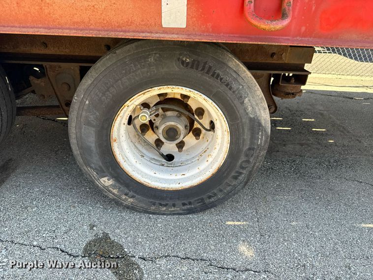 image for item NU9356 2006 Trail-Eze TE401 tilt deck equipment trailer