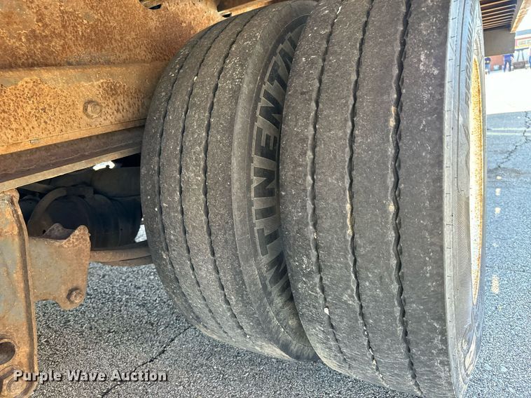 image for item NU9356 2006 Trail-Eze TE401 tilt deck equipment trailer