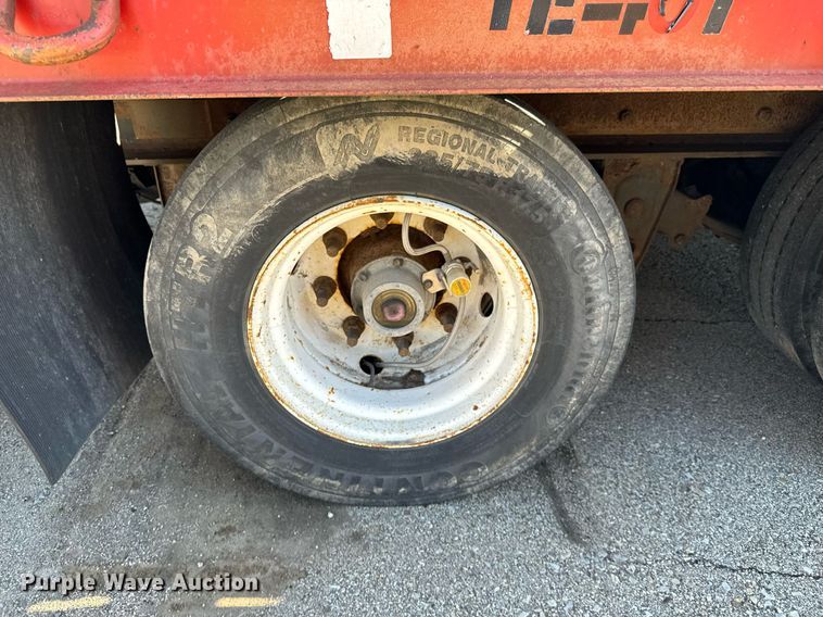 image for item NU9356 2006 Trail-Eze TE401 tilt deck equipment trailer