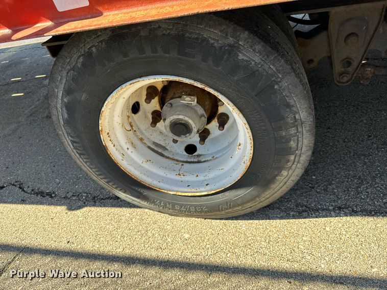 image for item NU9356 2006 Trail-Eze TE401 tilt deck equipment trailer