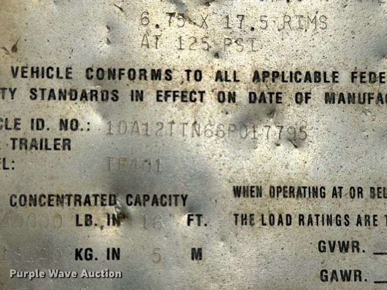 image for item NU9356 2006 Trail-Eze TE401 tilt deck equipment trailer