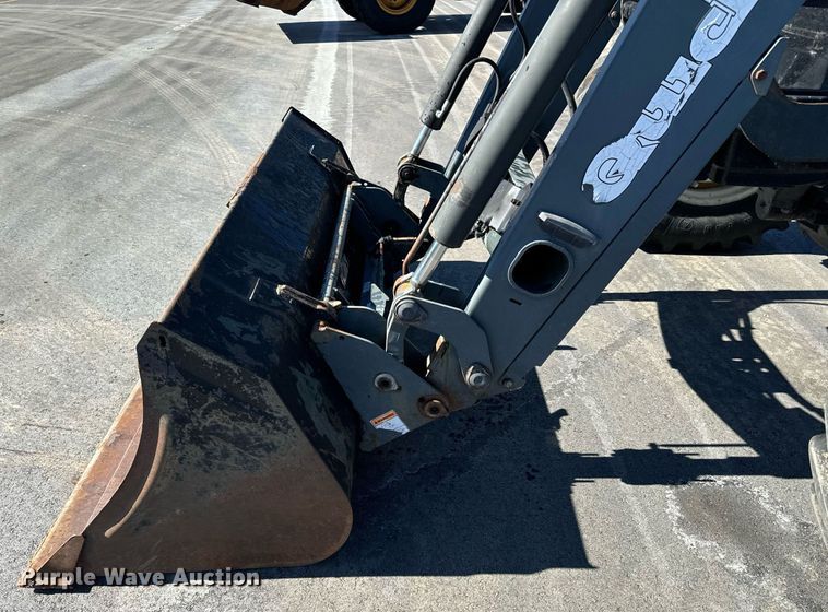 image for item NU9359 2006 New Holland TM-120 MFWD tractor