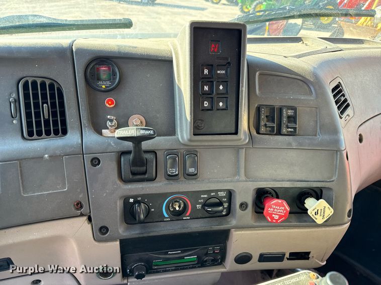 image for item NU9364 2006 Sterling LT7500 dump truck