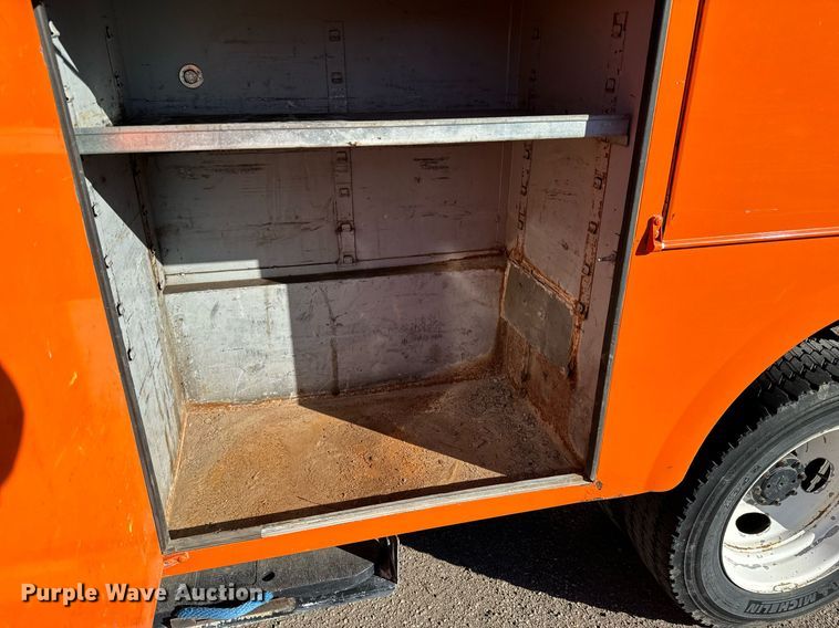 image for item NU9367 2000 Ford F550 bucket truck