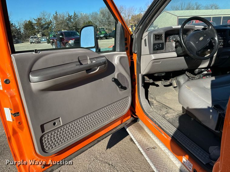 image for item NU9367 2000 Ford F550 bucket truck