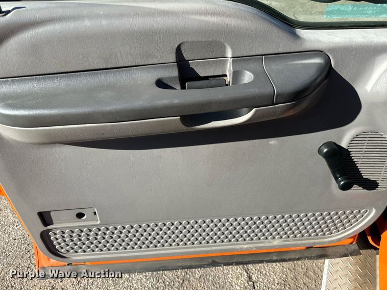 image for item NU9367 2000 Ford F550 bucket truck