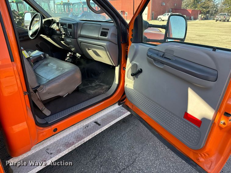 image for item NU9367 2000 Ford F550 bucket truck