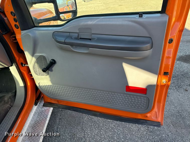 image for item NU9367 2000 Ford F550 bucket truck