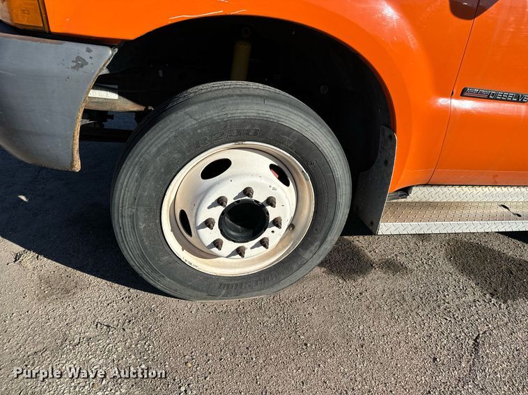 image for item NU9367 2000 Ford F550 bucket truck