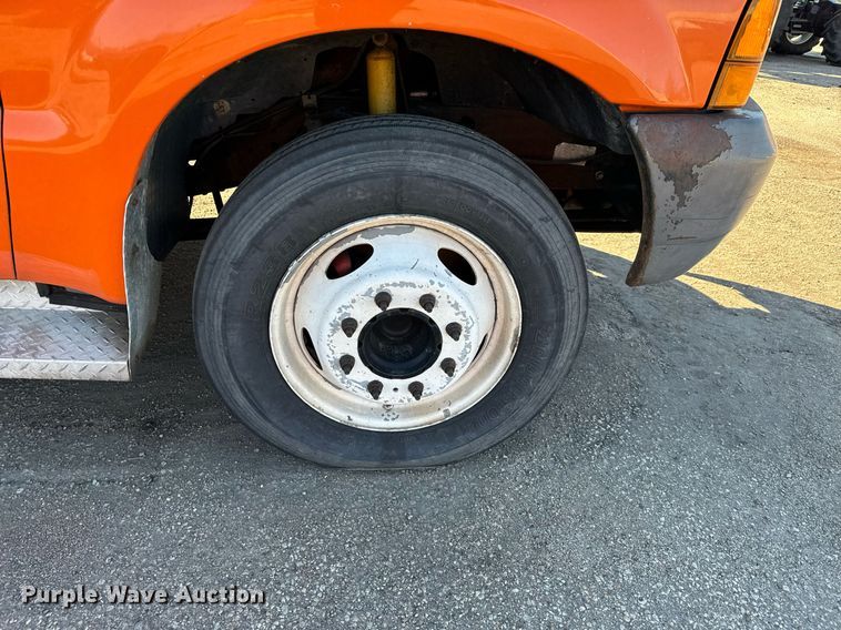 image for item NU9367 2000 Ford F550 bucket truck