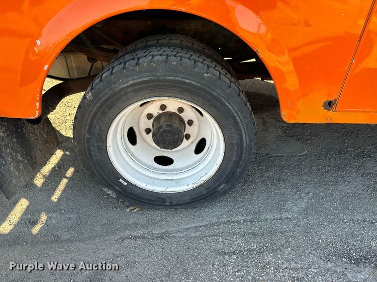 image for item NU9367 2000 Ford F550 bucket truck