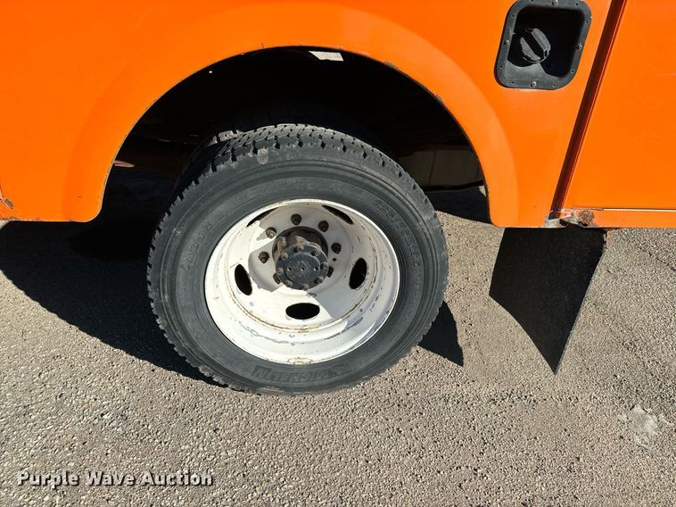 image for item NU9367 2000 Ford F550 bucket truck