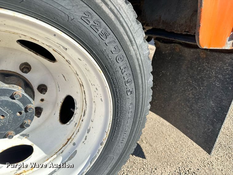 image for item NU9367 2000 Ford F550 bucket truck