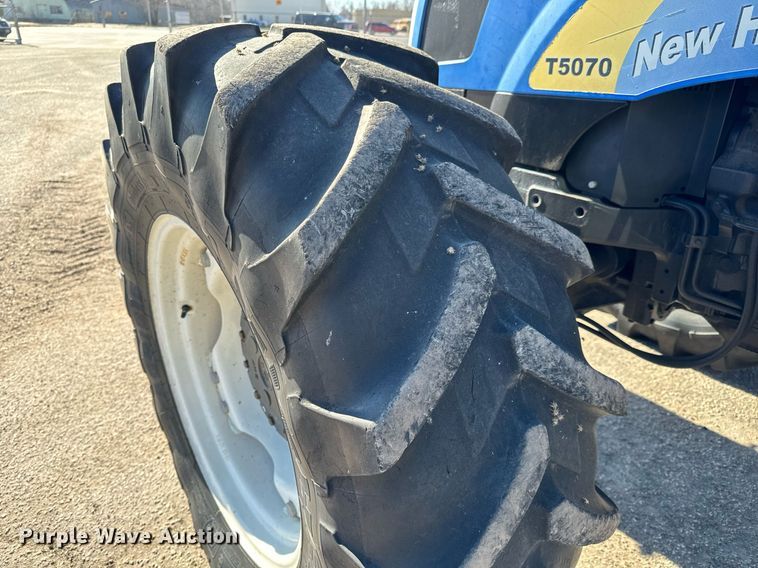 image for item NU9368 2012 New Holland T5070 MFWD tractor