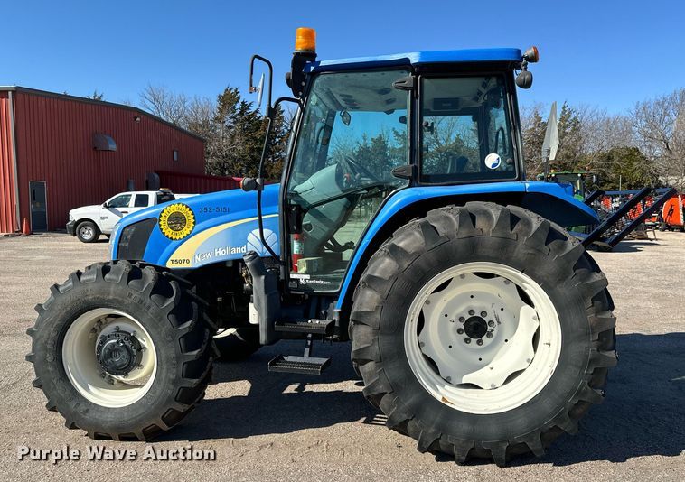 image for item NU9369 2012 New Holland T-5070 MFWD tractor