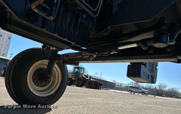 image for item NU9370 2008 New Holland T-6020 tractor