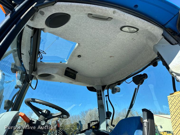 image for item NU9370 2008 New Holland T-6020 tractor