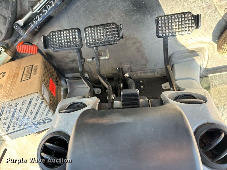 image for item NU9370 2008 New Holland T-6020 tractor