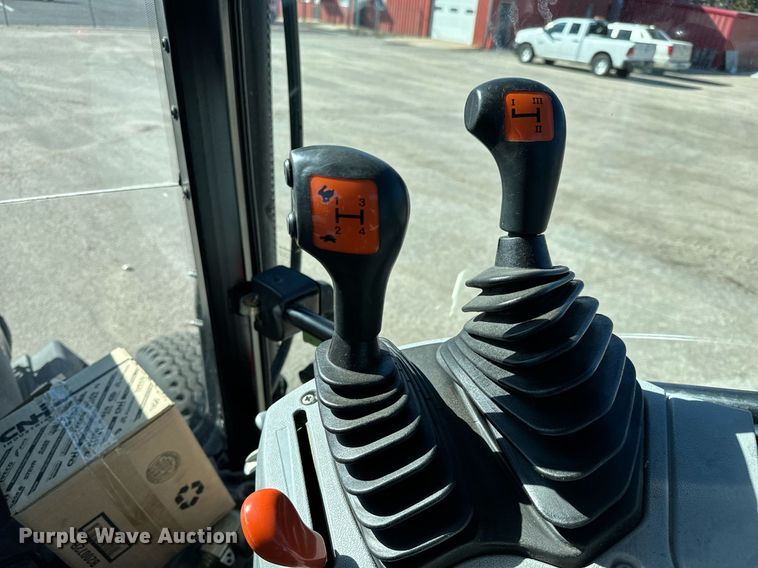 image for item NU9370 2008 New Holland T-6020 tractor