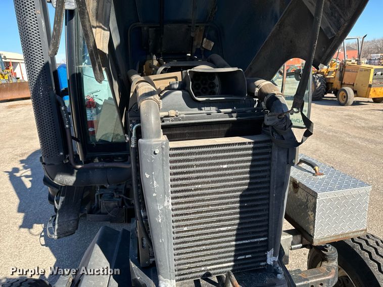 image for item NU9370 2008 New Holland T-6020 tractor