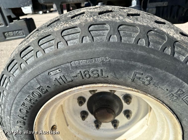 image for item NU9370 2008 New Holland T-6020 tractor