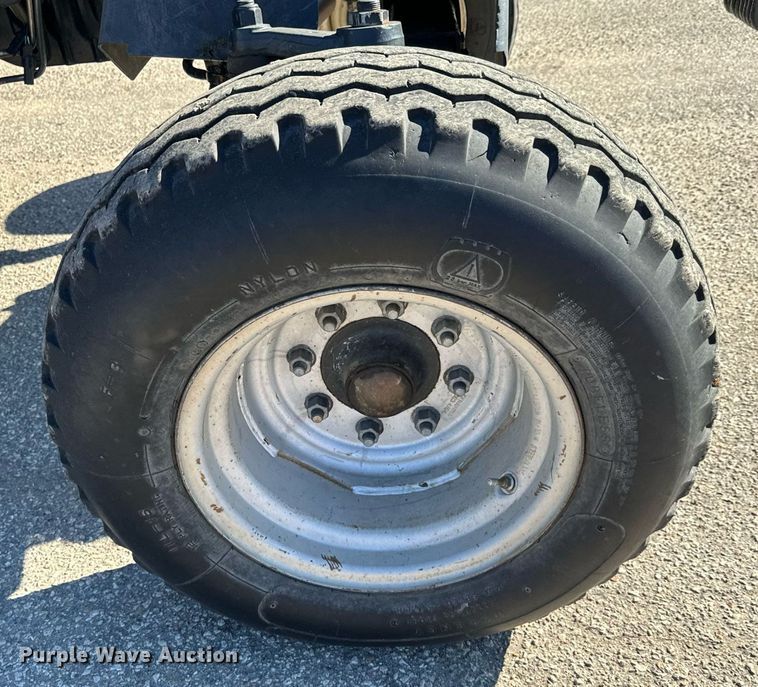 image for item NU9370 2008 New Holland T-6020 tractor